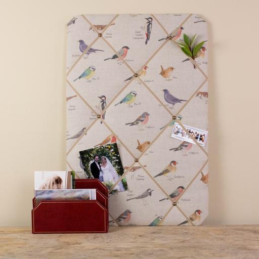Noticeboard, memo board portrait with garden bird design